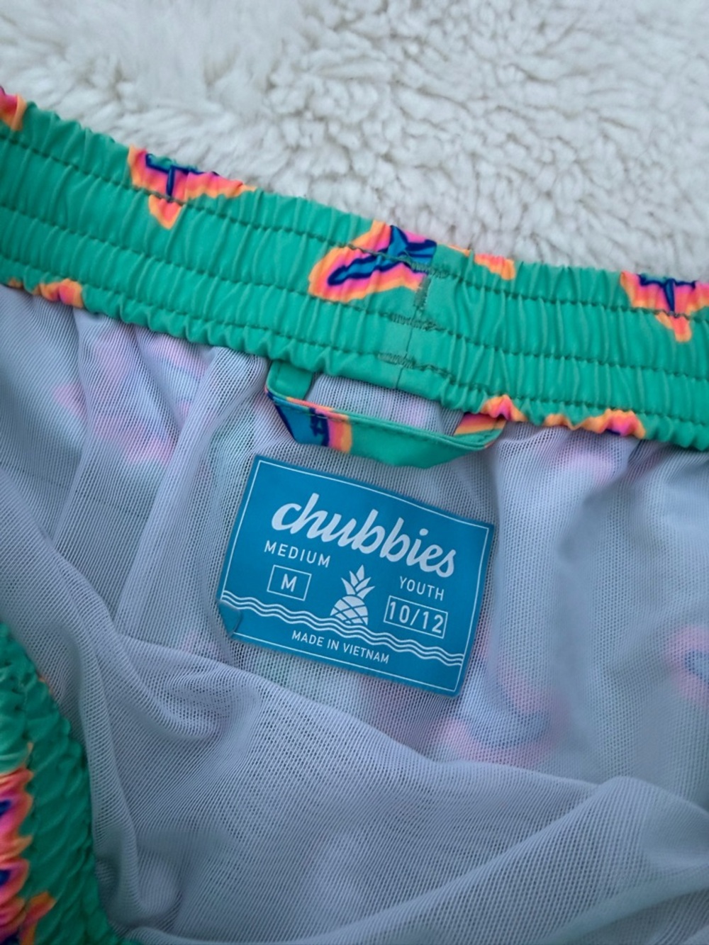 Chubbies Boys Medium 10/12 The Apex Swimmer Classic Swim Trunks Sharks Neon - Picture 3 of 6